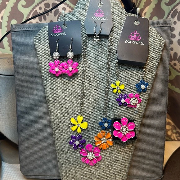 4 piece floral fashion fix paparazzi set - Picture 1 of 1